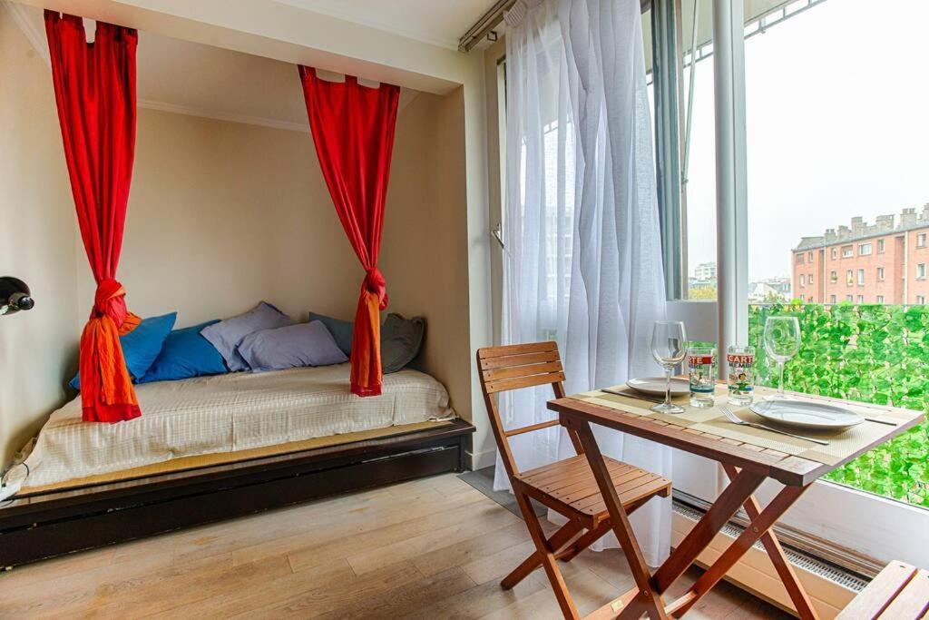 Studio With Balcony Paris Bagian luar foto