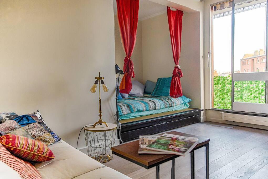 Studio With Balcony Paris Bagian luar foto
