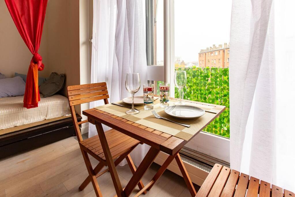 Studio With Balcony Paris Bagian luar foto