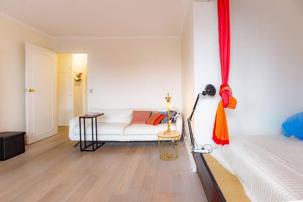 Studio With Balcony Paris Bagian luar foto
