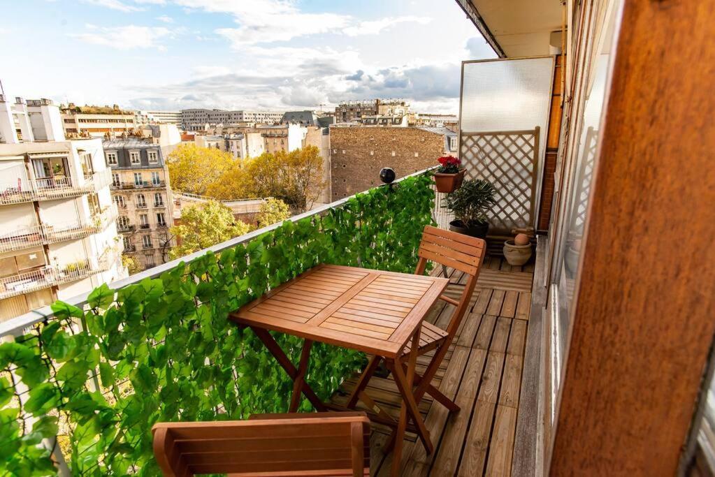 Studio With Balcony Paris Bagian luar foto