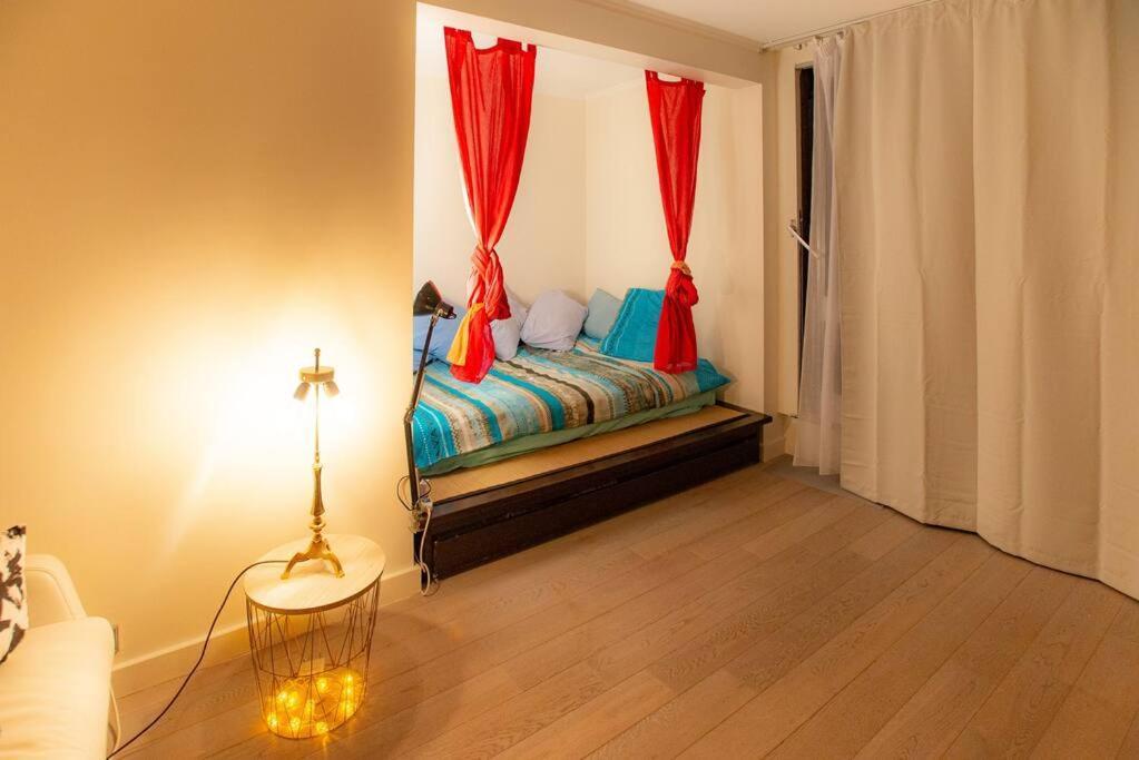 Studio With Balcony Paris Bagian luar foto